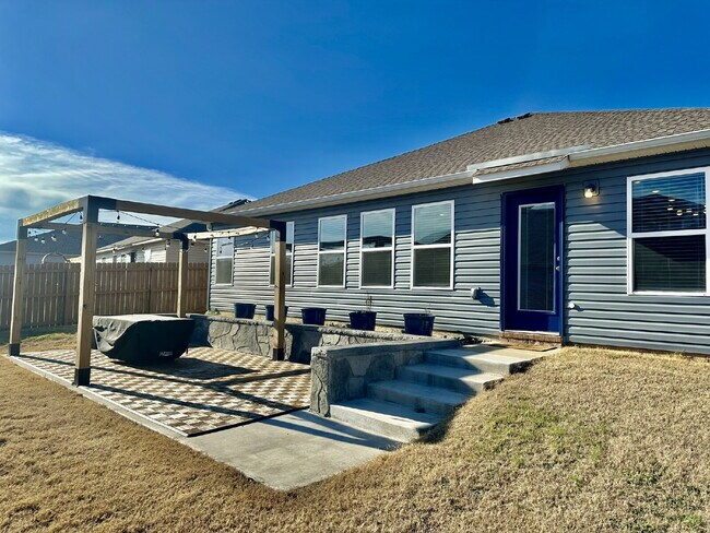 Building Photo - 920 Queen St