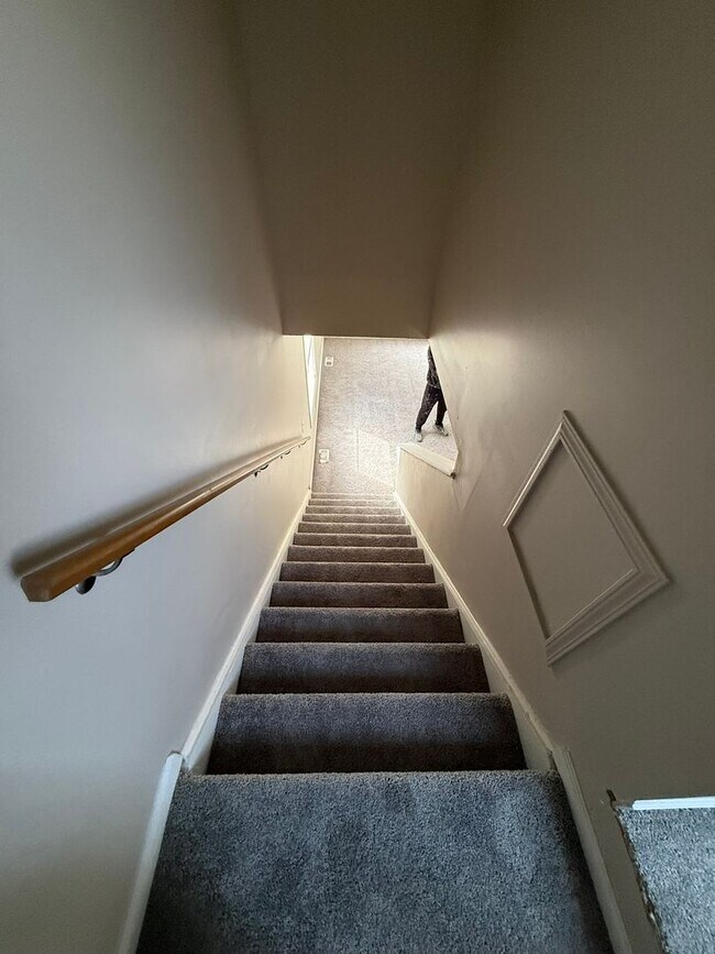 Building Photo - Charming 3-Bedroom Property in Prime Location
