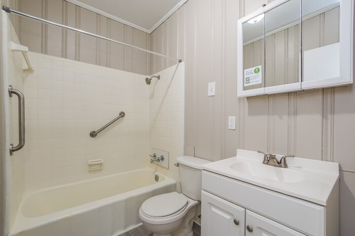 Building Photo - 415 N Pine St