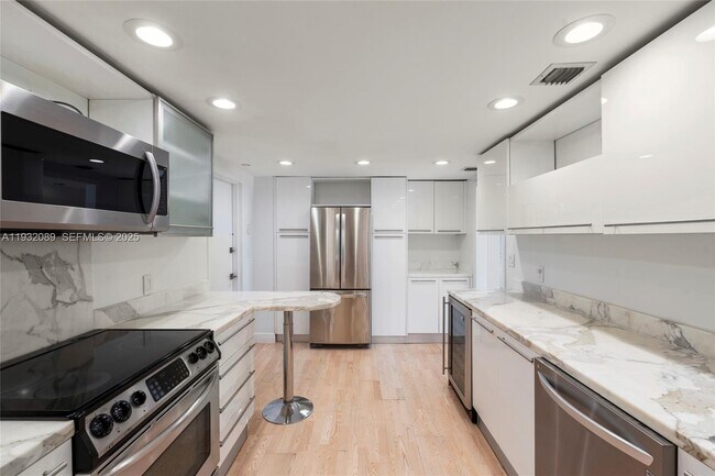 Building Photo - 199 Ocean Ln Dr