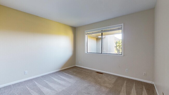 Building Photo - 9168 Eastside Rd