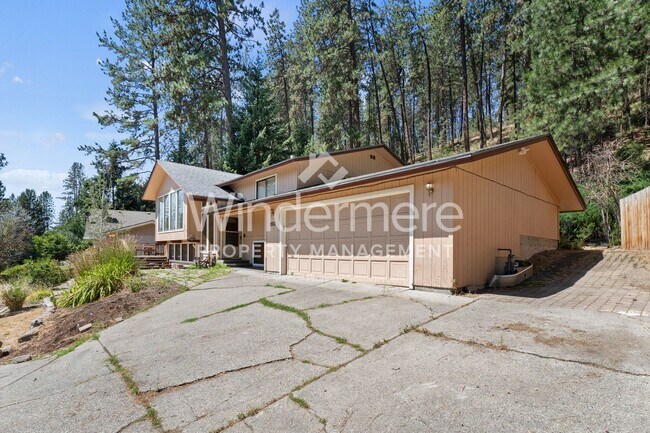 Building Photo - ***Coming Soon*** 4 Bed 3 Bath North Side Home nearly 2400 sq/ft Mead School District