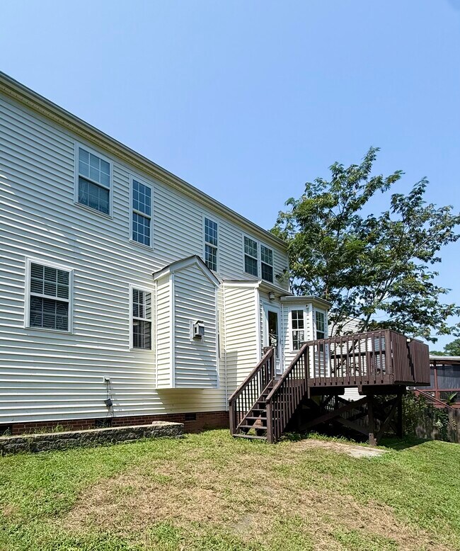 Building Photo - 2729 E Shoreham St