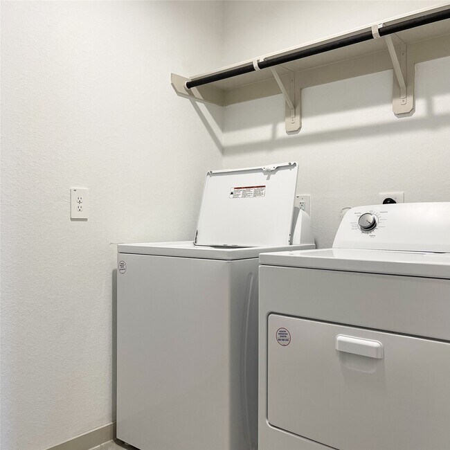 Building Photo - 6826 Halifax Harvest Ln