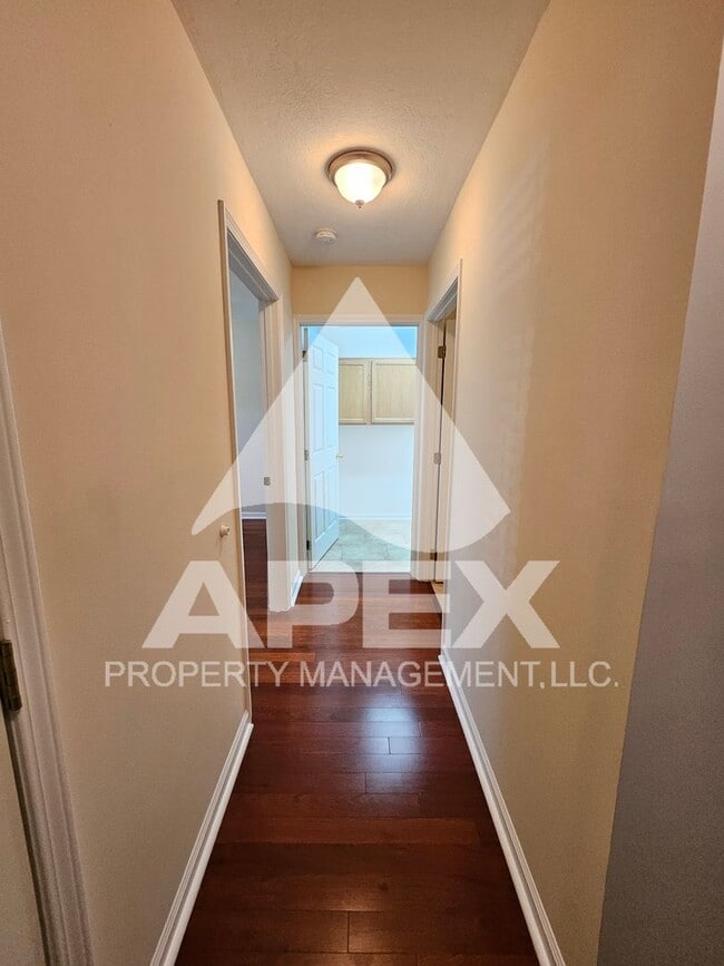 Building Photo - Stunning 2 Bd-2 Ba Condo with 1-Car garage...