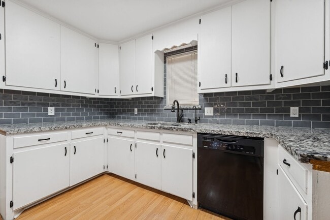 Building Photo - Modern Comfort, Warm Vibes Mission Gem