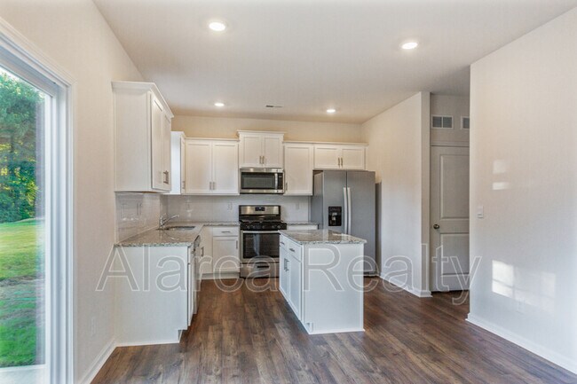Building Photo - 114 Sequoia Frst Dr