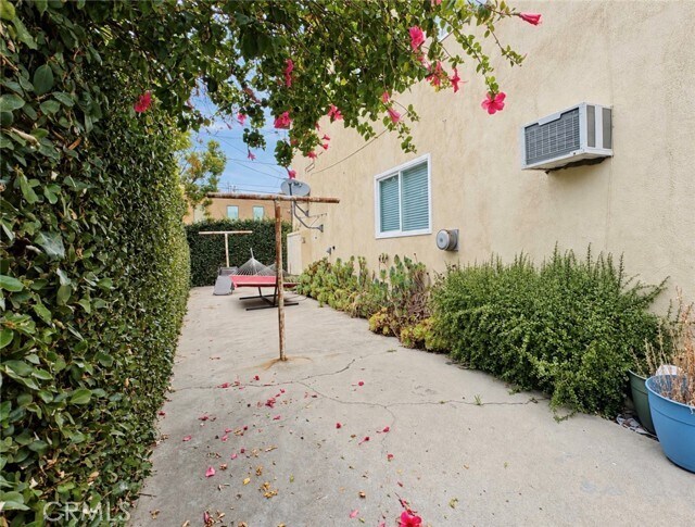 Building Photo - 3522 Garden