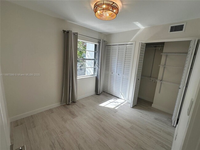 Building Photo - 7106 SW 112th Pl