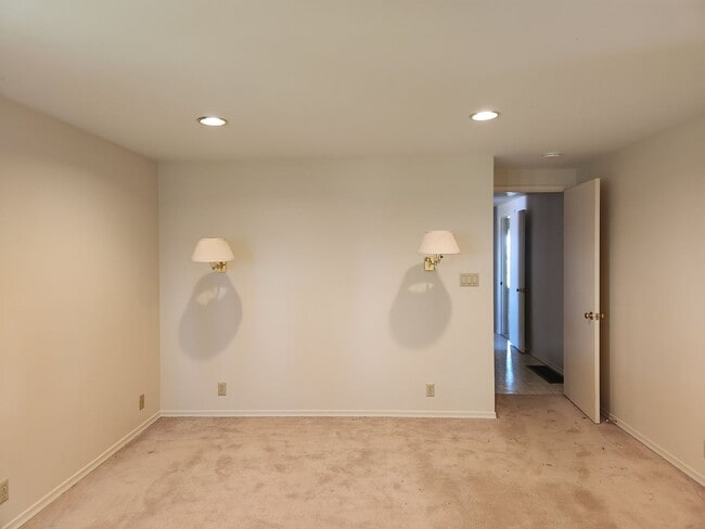 Building Photo - West Valley 3 bedroom country home with 3 bay shop