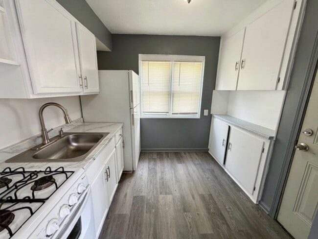 Building Photo - Beautiful 3 Bedroom 1 Bath Home For Lease