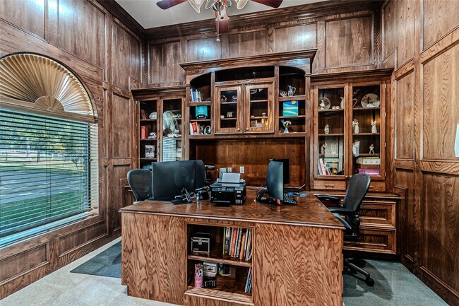 Building Photo - 15569 Crown Oaks Dr