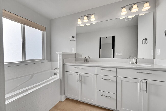 Building Photo - $2,650.00, 5-bed, 3-bed ranch-style home located in Colorado Springs with a large back yard.