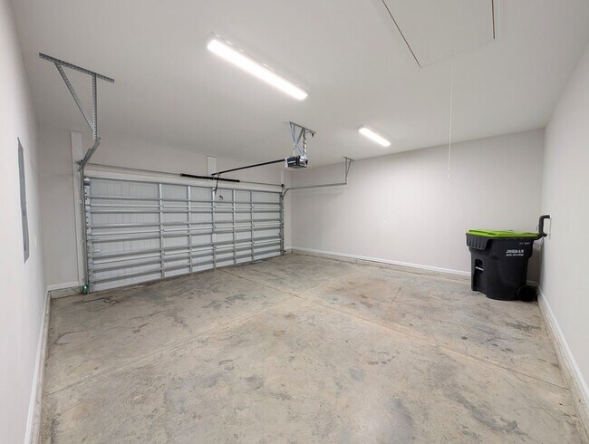 Building Photo - Modern 3-Bedroom, 2-Bath Long Term Rental in Longs