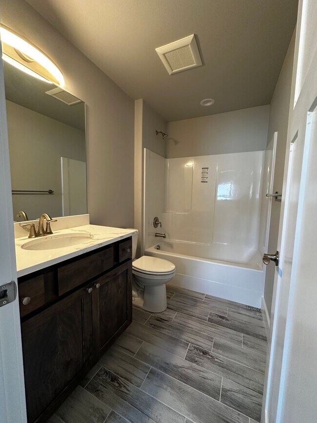 Building Photo - Beautiful and New 3 Bedroom Home
