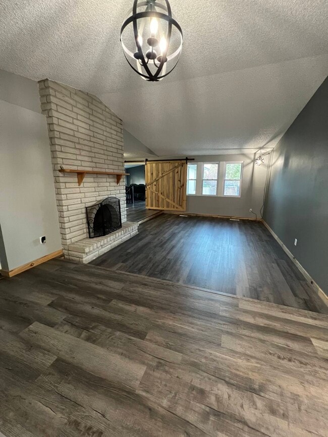 Building Photo - 100 Hills W Way