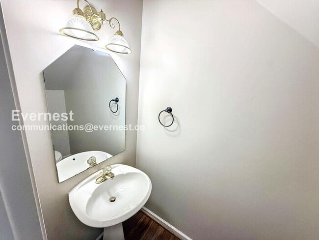 Building Photo - 607 Parkside Cir