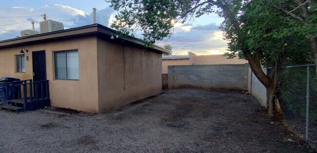 Primary Photo - 820 Apache Ave NW