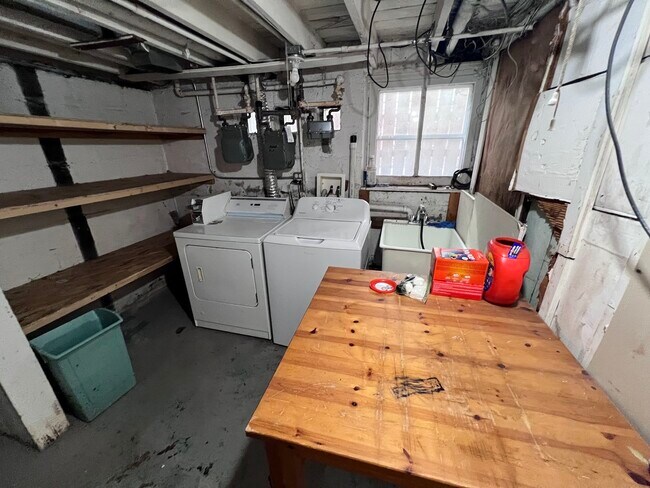 Building Photo - 5833 W Peterson Ave