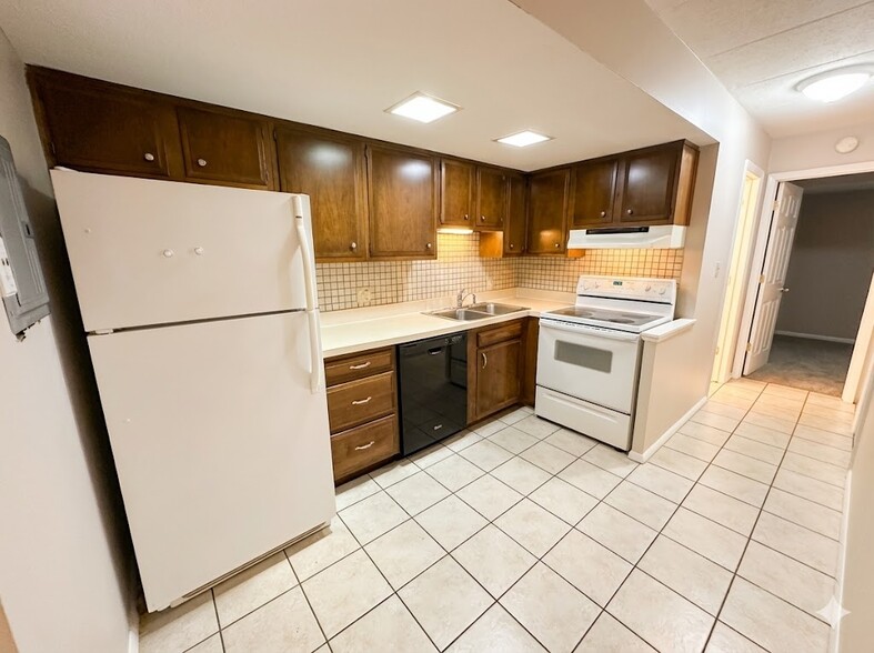 Building Photo - 956 S Lincoln St