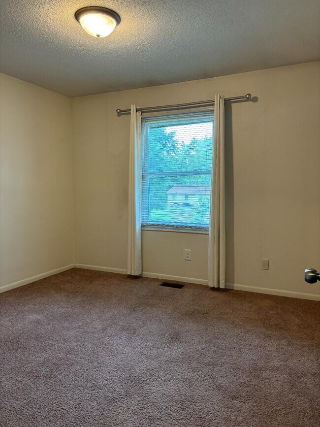 Building Photo - 935 Herold Ave