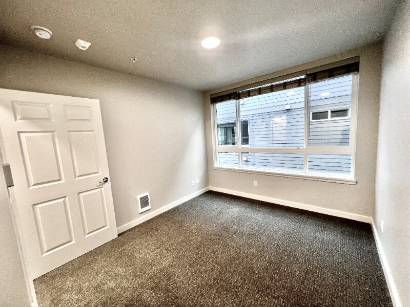 Building Photo - 2330 Yakima Ct