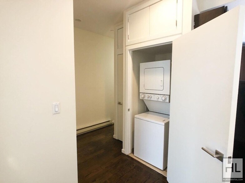 Building Photo - NOSTRAND AVENUE / Crown Heights 1-Bed