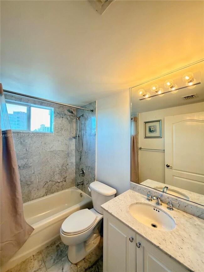 Building Photo - 2501 SW 37th Ave