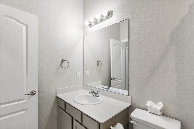 Building Photo - 131 San Jacinto Dr