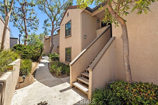 Building Photo - 1060 Calle Del Cerro