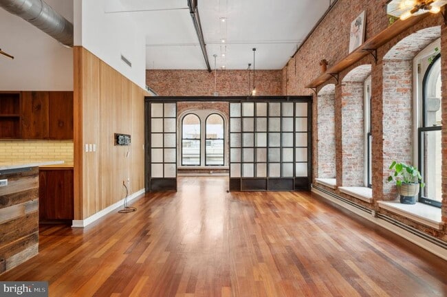Building Photo - 105 S 12th St