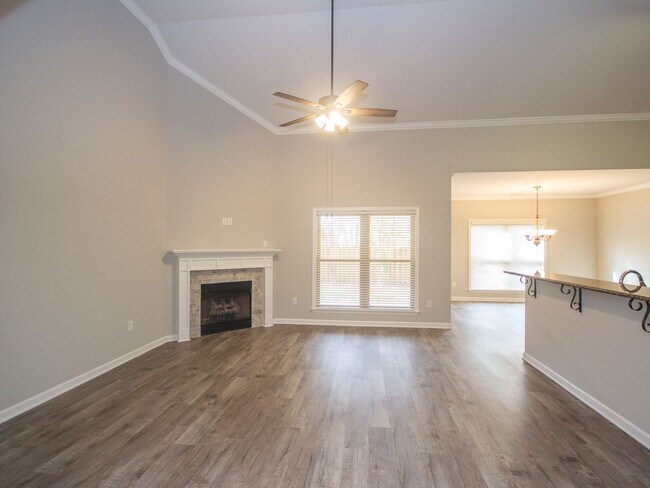 Building Photo - Gorgeous Corner-Lot Home in Canebrake Club – Lawn Care Included