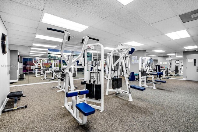 Building Photo - 200 Leslie Dr