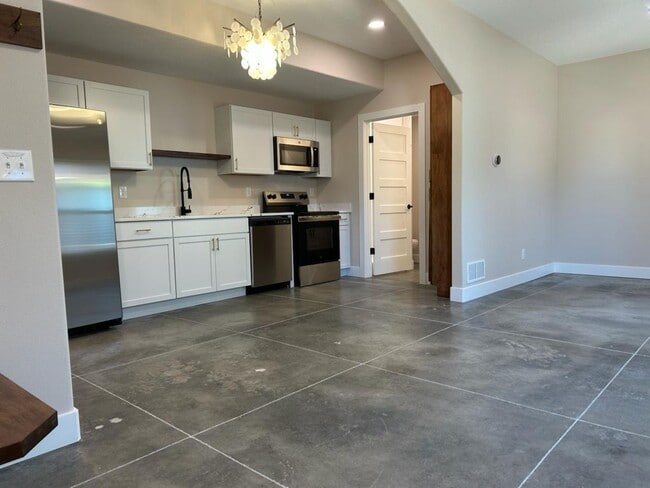 Building Photo - 940 M St SW