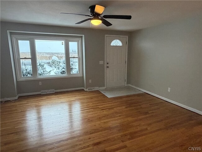 Building Photo - 8587 Caughdenoy Rd