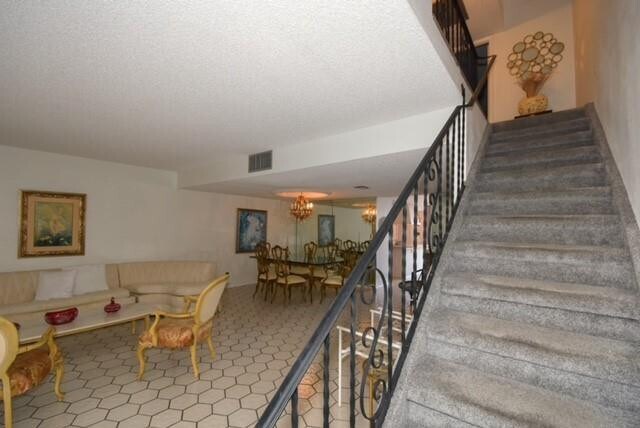 Building Photo - 1018 NE 25th Ave