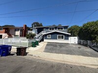 Building Photo - Spacious 3-bedroom home in Quiet El Sobran...