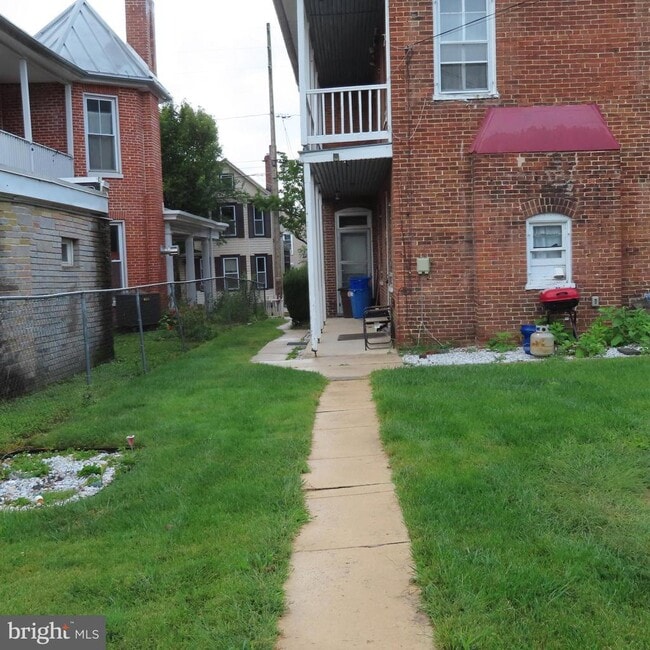 Building Photo - 103 N Earl St
