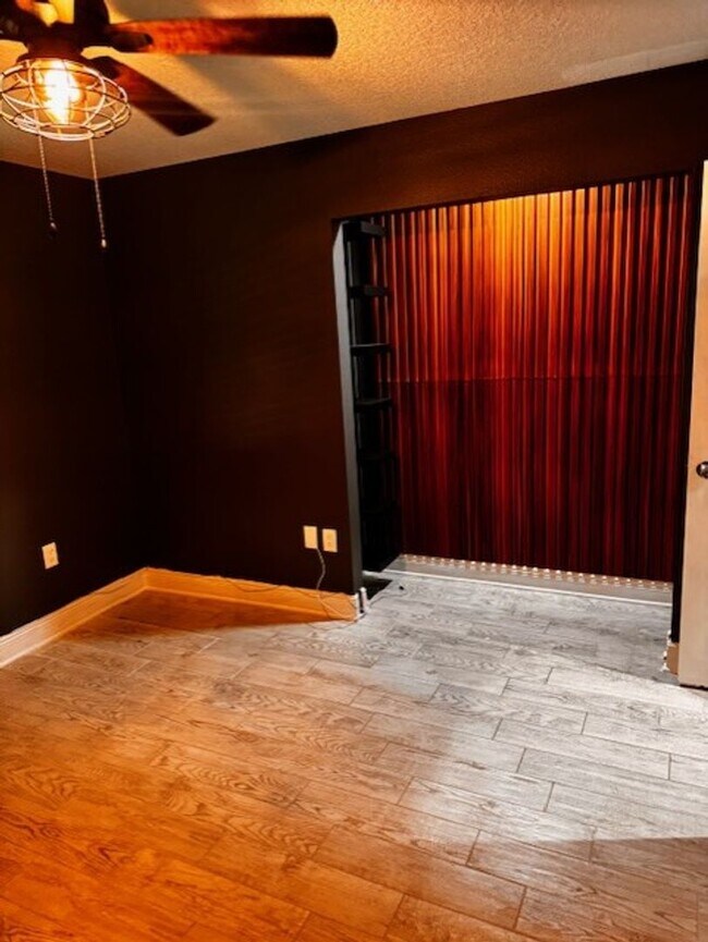Building Photo - 2519 Southern Oak Cir
