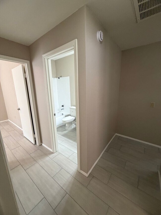 Building Photo - Newly Remodeled Glendale Home