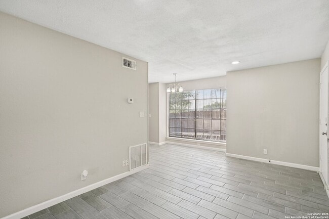Building Photo - 10609 Starcrest Dr