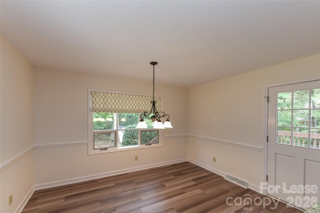 Building Photo - 2630 Fernbank Dr