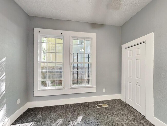 Building Photo - 735 Dill Ave SW