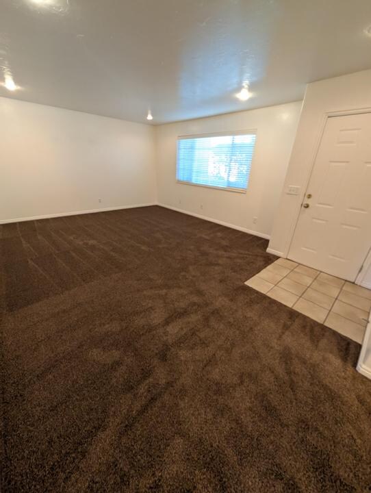 Building Photo - 370 E 1420 S