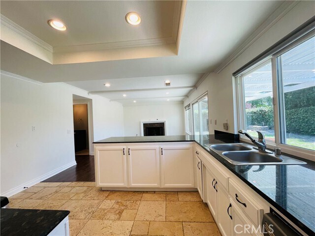 Building Photo - 5815 Calmfield Ave
