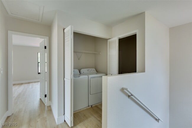 Building Photo - 2337 Chatfield Dr