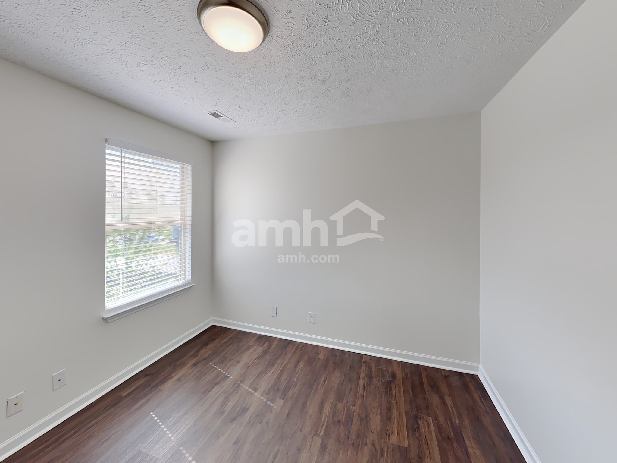 Building Photo - 1133 Halverson Dr