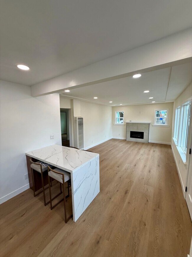 Building Photo - Completely Remodeled Single Family House!