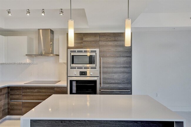 Building Photo - 301 Altara Ave