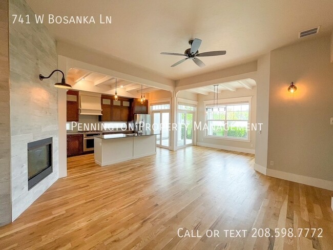 Building Photo - 741 W Bosanka Ln